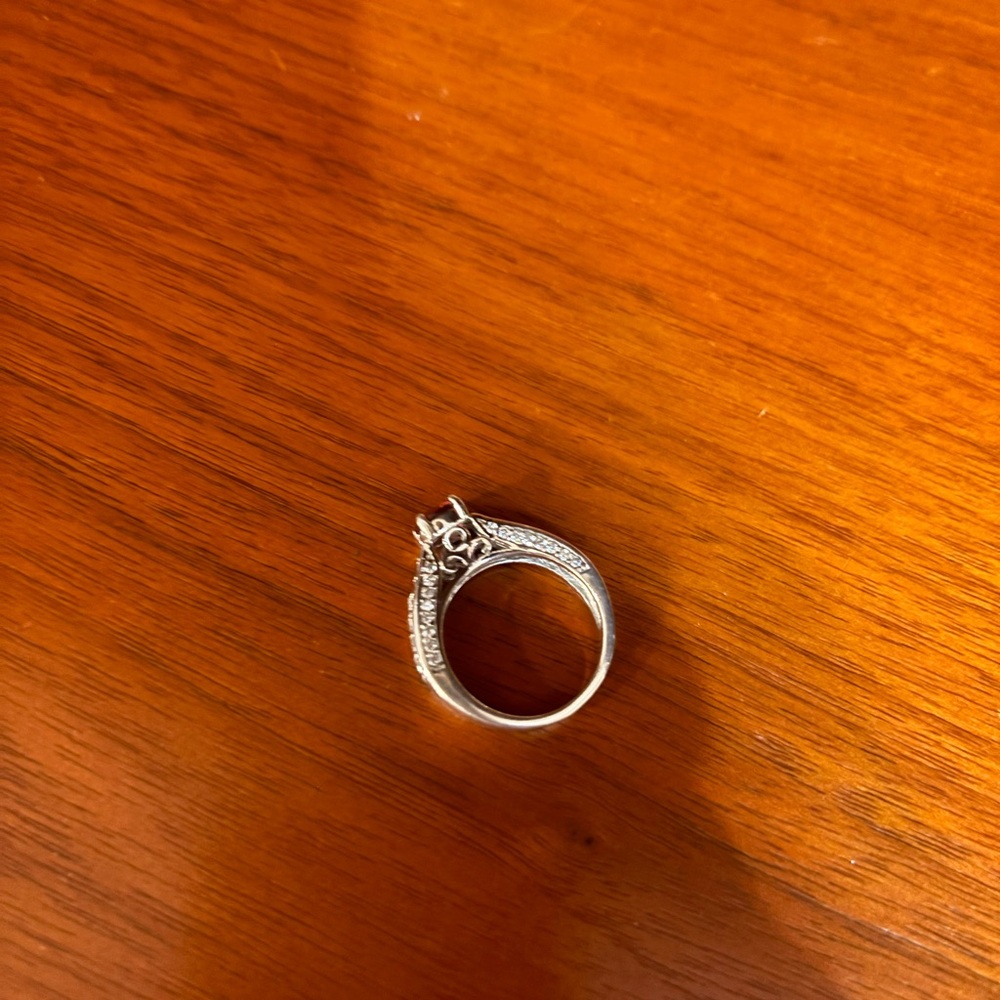 Elegant Silver Ring with Intricate Design